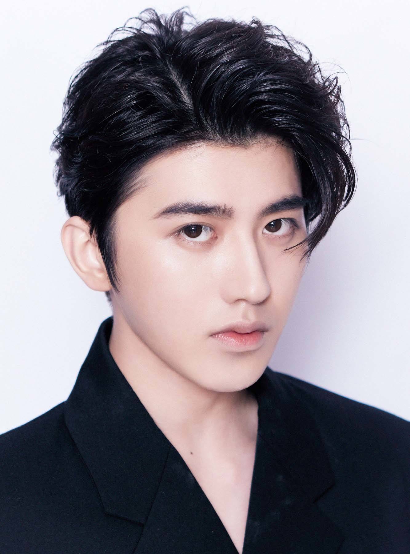 ผมด้านหน้าเซ็ตได้หลายแบบ (Credit: Rex by Shutterstock)