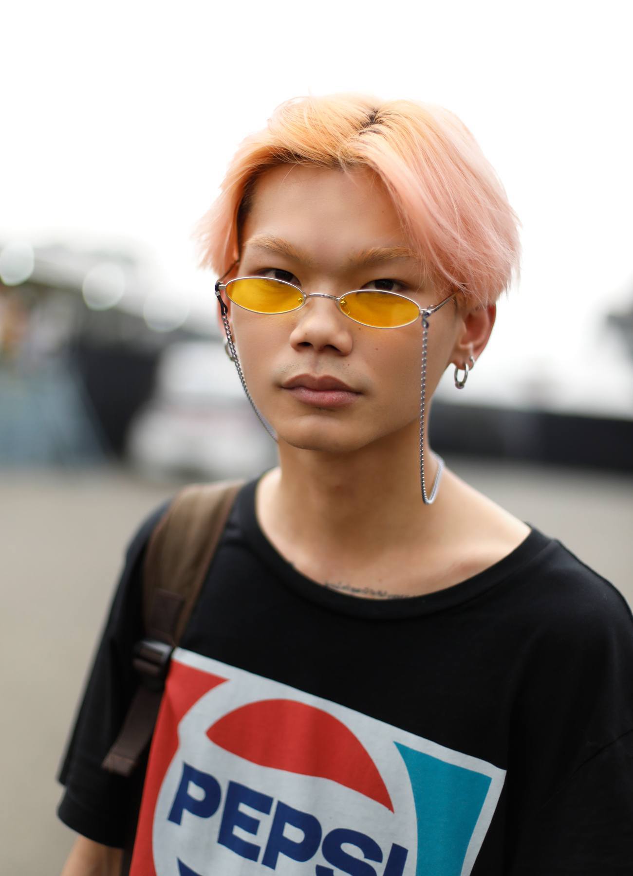 ผมแสกกลางทำสีพีชจี๊ดๆ (Credit: Natasha Estelle)