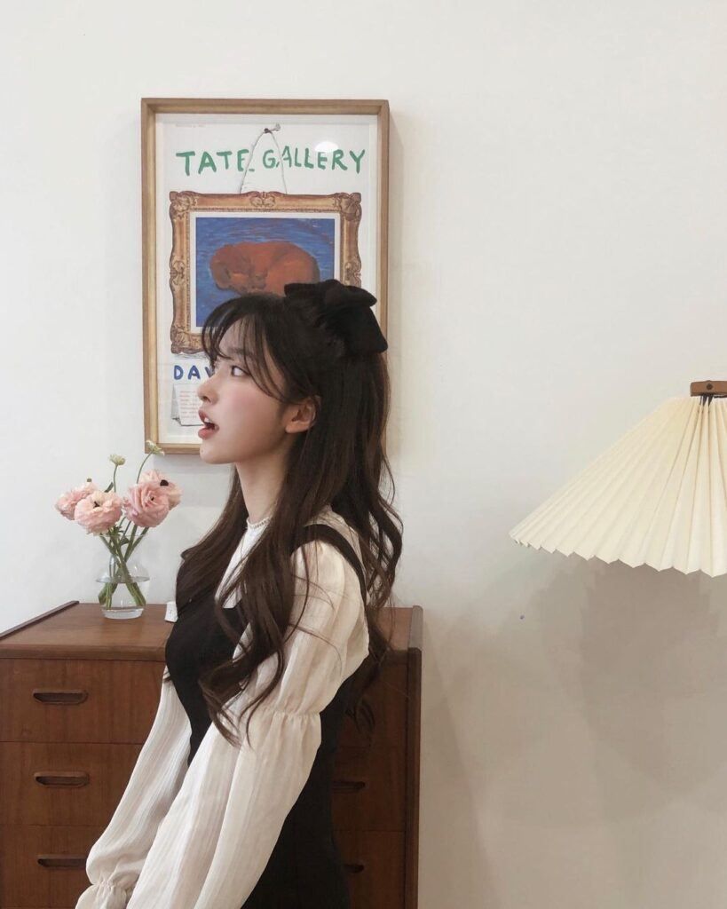 ผู้หญิงเอเชีย ไว้ผมยาวสีดำ ทำผมน่ารักๆ ทรงผมวาเลนไทน์