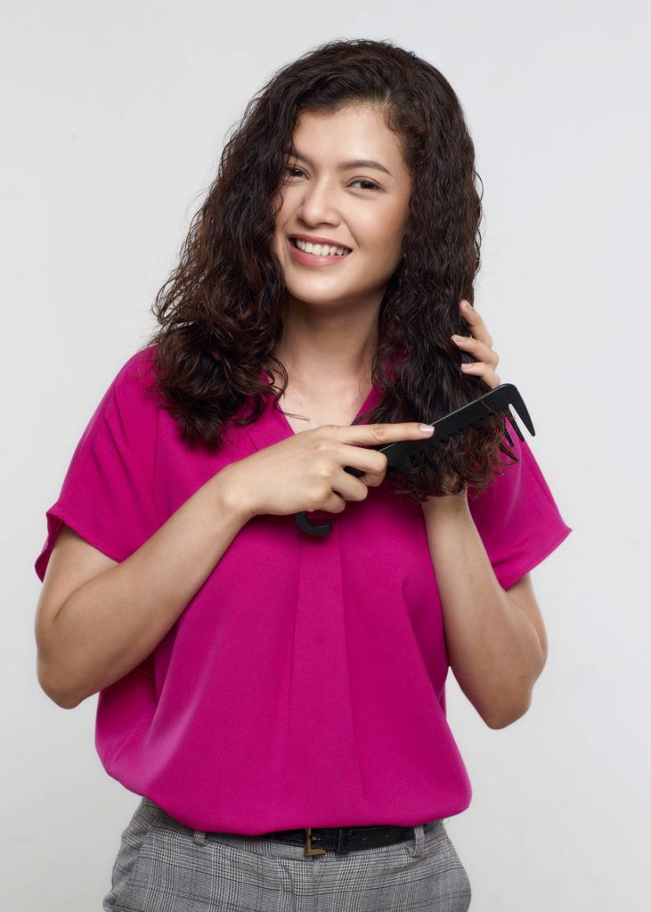 วิธีหวีผมหยิก