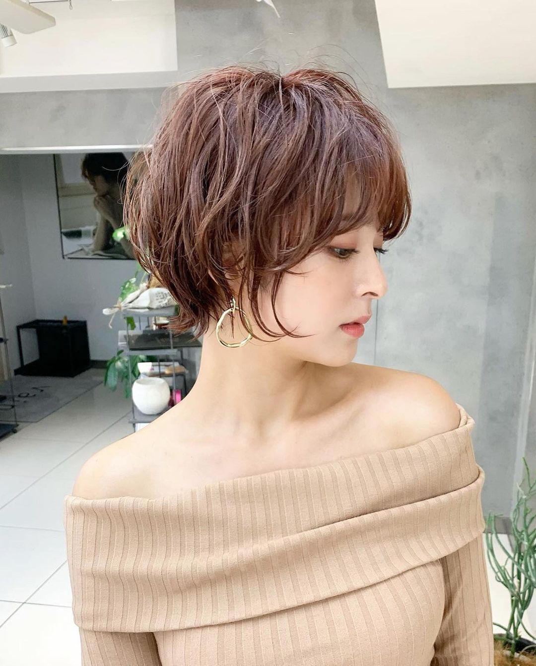 lady_with_short_hair_chop_cut_style