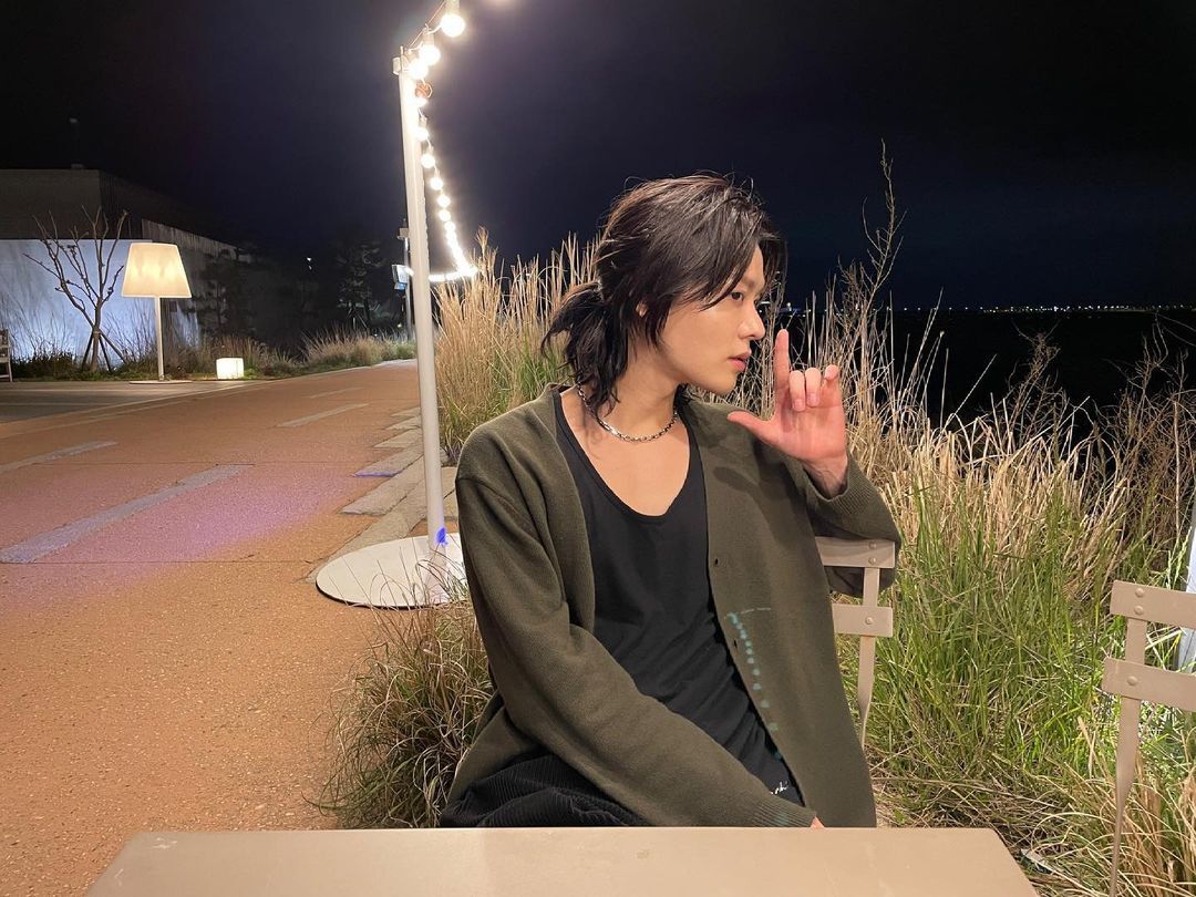 เพิ่มความเท่ให้ทรงผมยาว ด้วย Man Bun (Credit: instagram/@yuu_taa_1026)