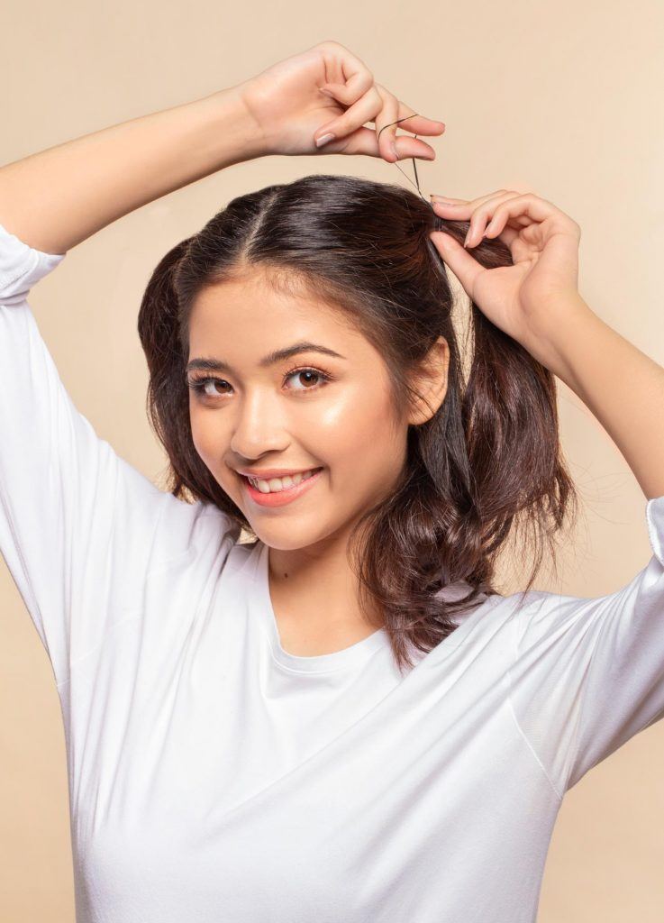 ผู้หญิงเอเชีย ผมสั้นประบ่า ทำผมบัน 2 ข้าง