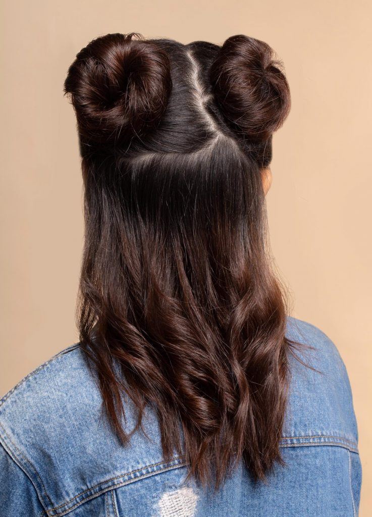 ผู้หญิงเอเชีย ผมสั้นประบ่า ทำผมบัน 2 ข้าง