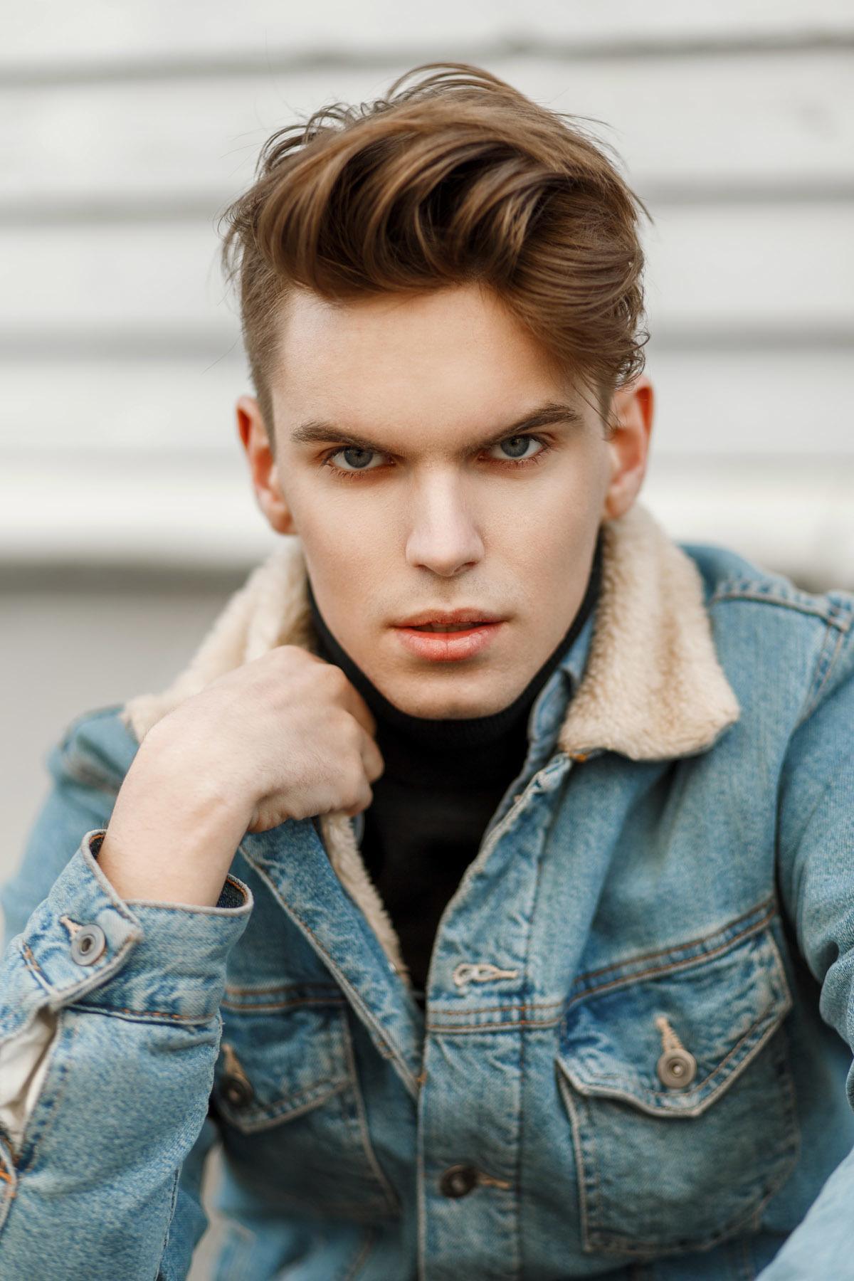 ทรงปาดข้าง (Side swept) (Credit : Shutterstock)