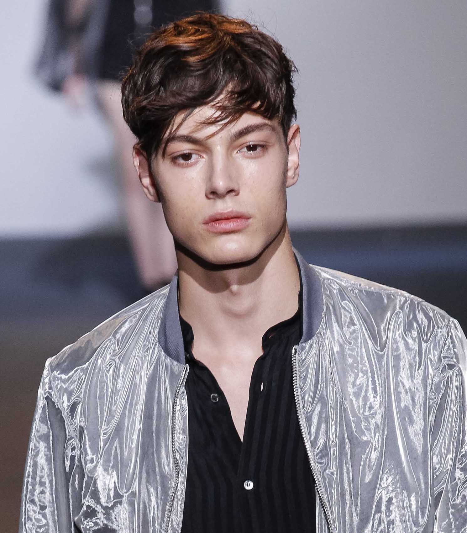 ไอเดียทรงผมผู้ชายไว้หน้าม้ากำลังมาแรง ดูหล่อดีมีสไตล์ เท่ก็ได้ น่ารักก็ด้วย