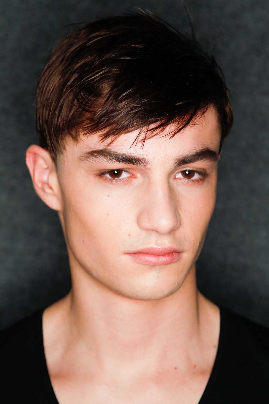 หน้าม้าปัดข้าง (Credit: indigitalimages.com)