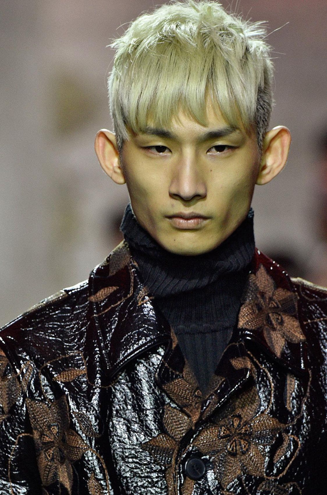 ไอเดียทรงผมผู้ชายไว้หน้าม้ากำลังมาแรง ดูหล่อดีมีสไตล์ เท่ก็ได้ น่ารักก็ด้วย