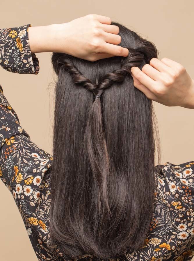 ทรงผมมัดครึ่งหัว