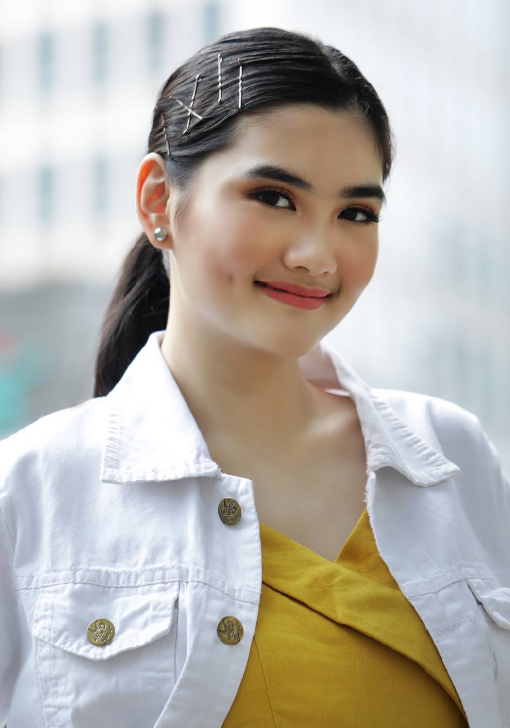 ติดกิ๊บเก็บผมเปิดหน้า (Credit: Natasha Estelle)