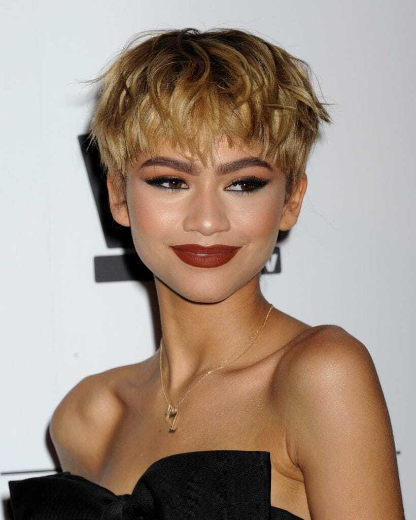 40 ไอเดียสีบลอนด์เข้ม สวยเก๋เซ็กซี่ ดูดีเป็นธรรมชาติ