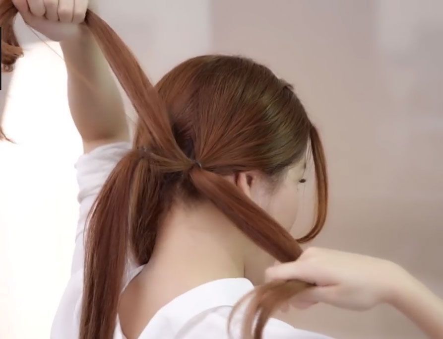 ผู้หญิง เอเชีย ไว้ผมยาว ทำทรงผม รับปริญญา