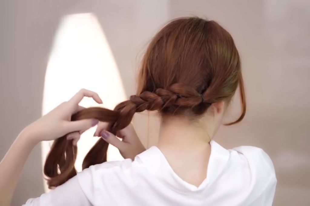 ผู้หญิง เอเชีย ไว้ผมยาว ทำทรงผม รับปริญญา