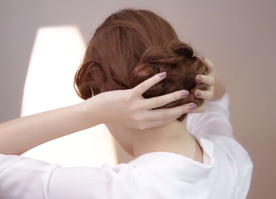 ผู้หญิง เอเชีย ไว้ผมยาว ทำทรงผม รับปริญญา