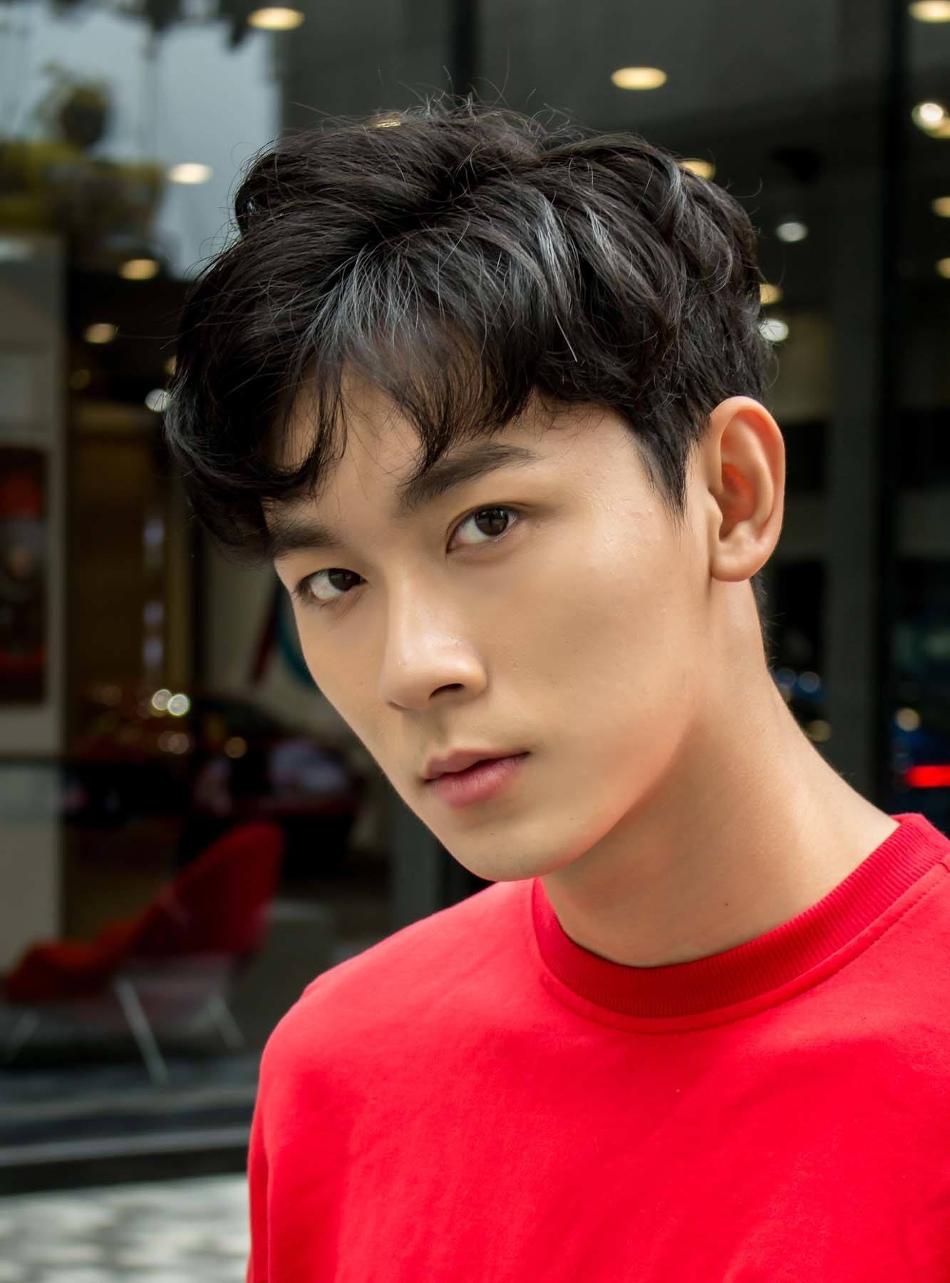 ผมหน้าม้าดัดปลายงุ้ม (Credit: Rex by Shutterstock)