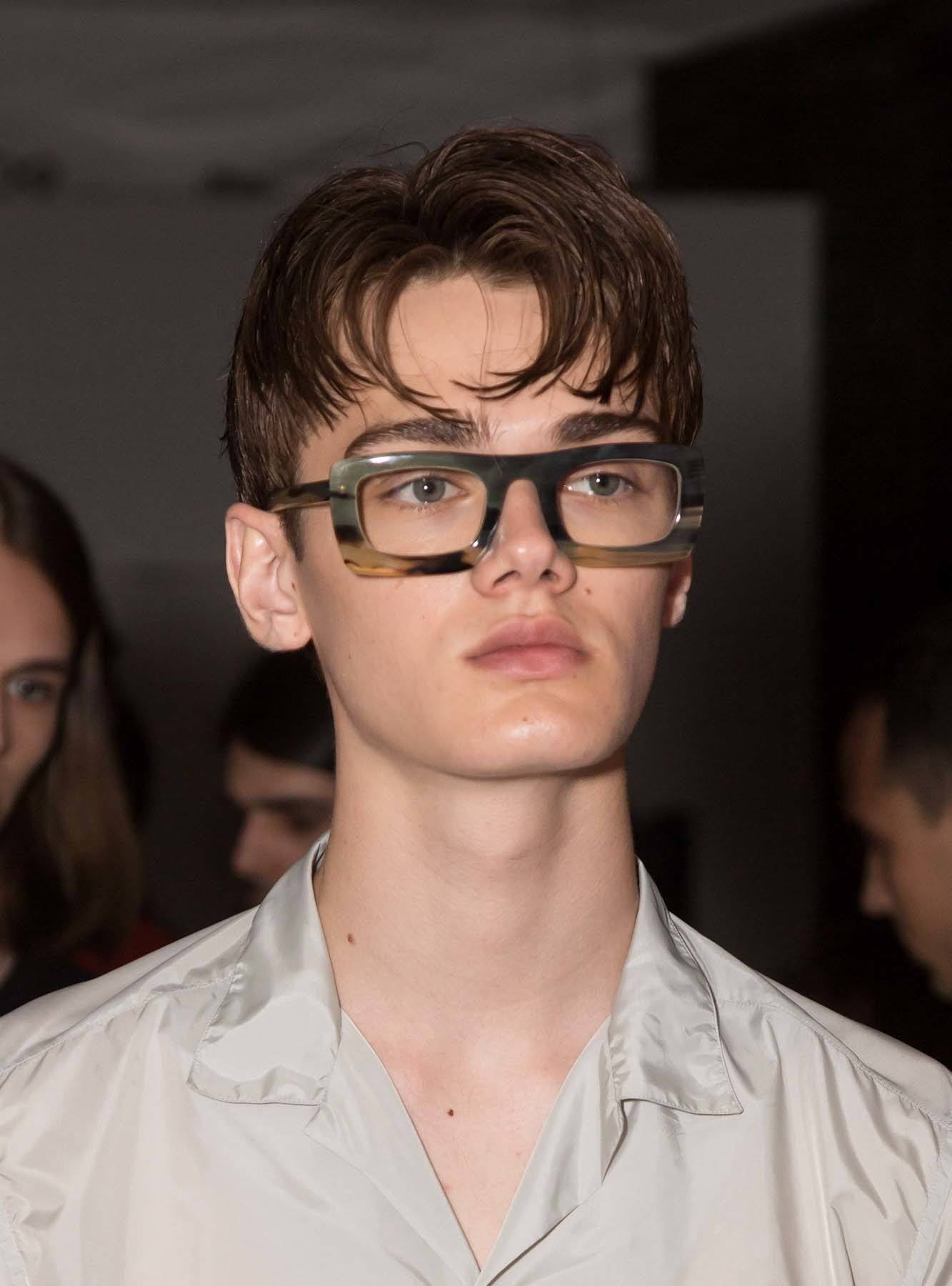 ผมหน้าม้าแสกกลางเป็นรูปหัวใจ (Credit: Rex by Shutterstock)