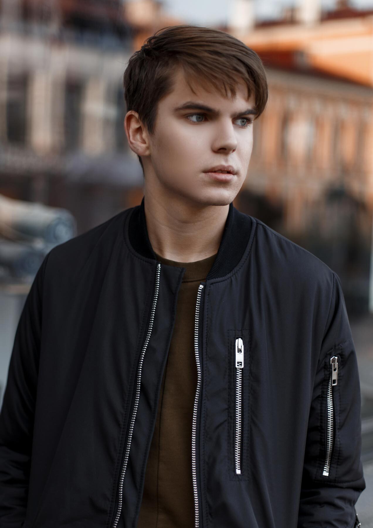 ผมหน้าม้าปัดข้าง (Credit: Rex by Shutterstock)