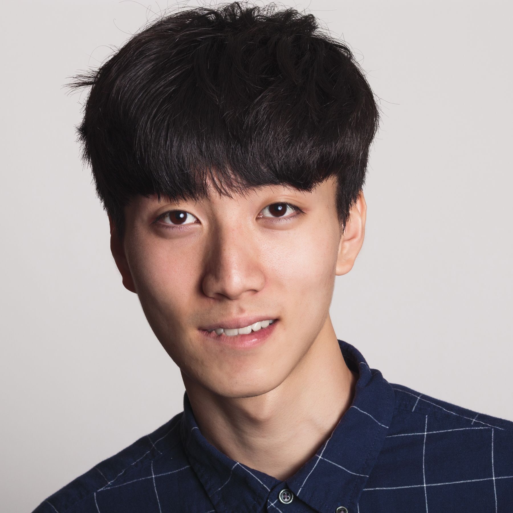 ผมหน้าม้าชายตัดตรง (Credit : Shutterstock)