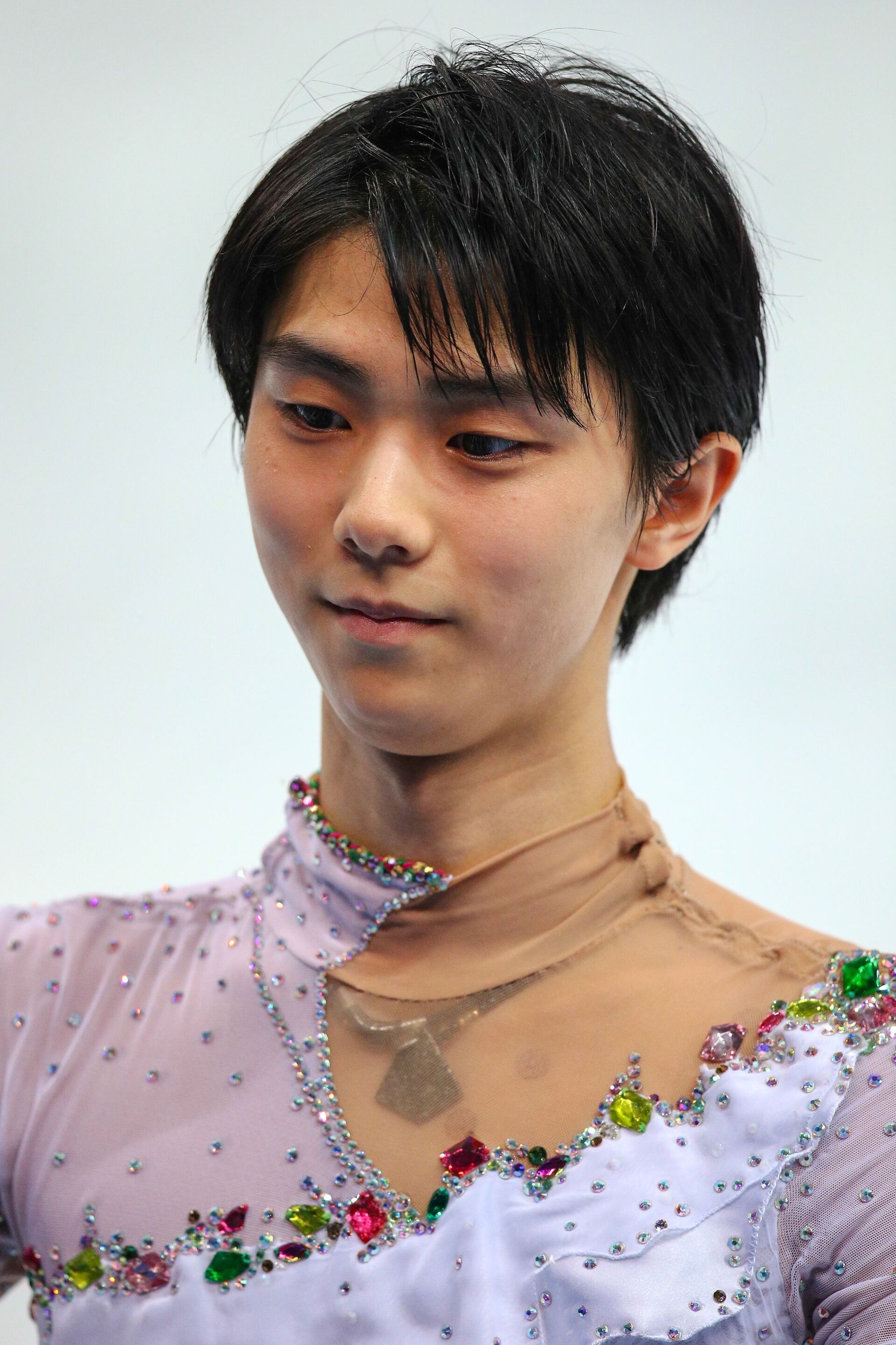 ผมหน้าม้า ชายปัดข้าง (Credit : Shutterstock)