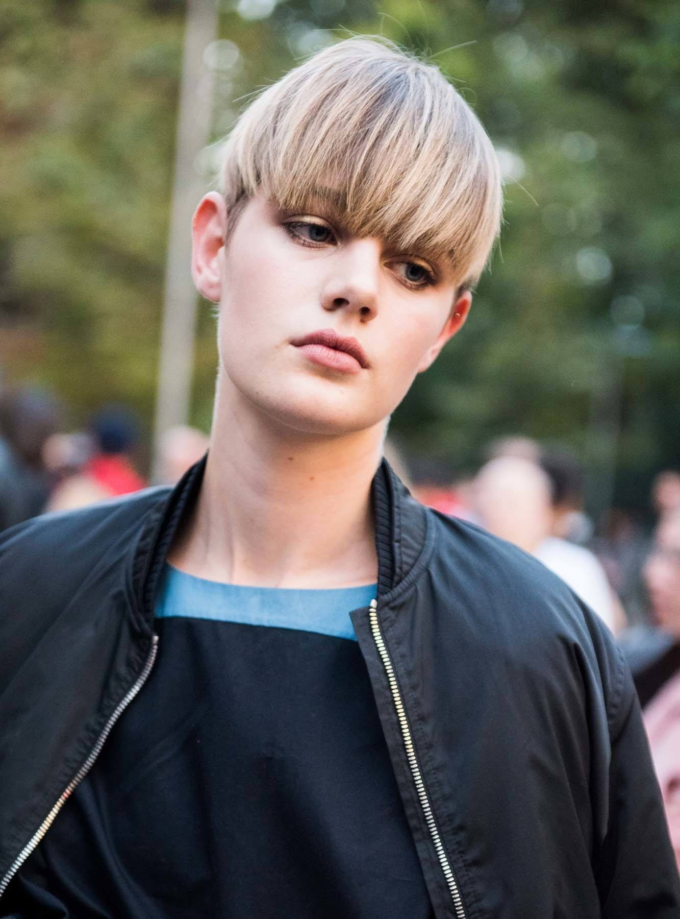 หน้าม้ายาวๆ ช่วยให้หน้าดูสั้นลง (Credit: Rex by Shutterstock)