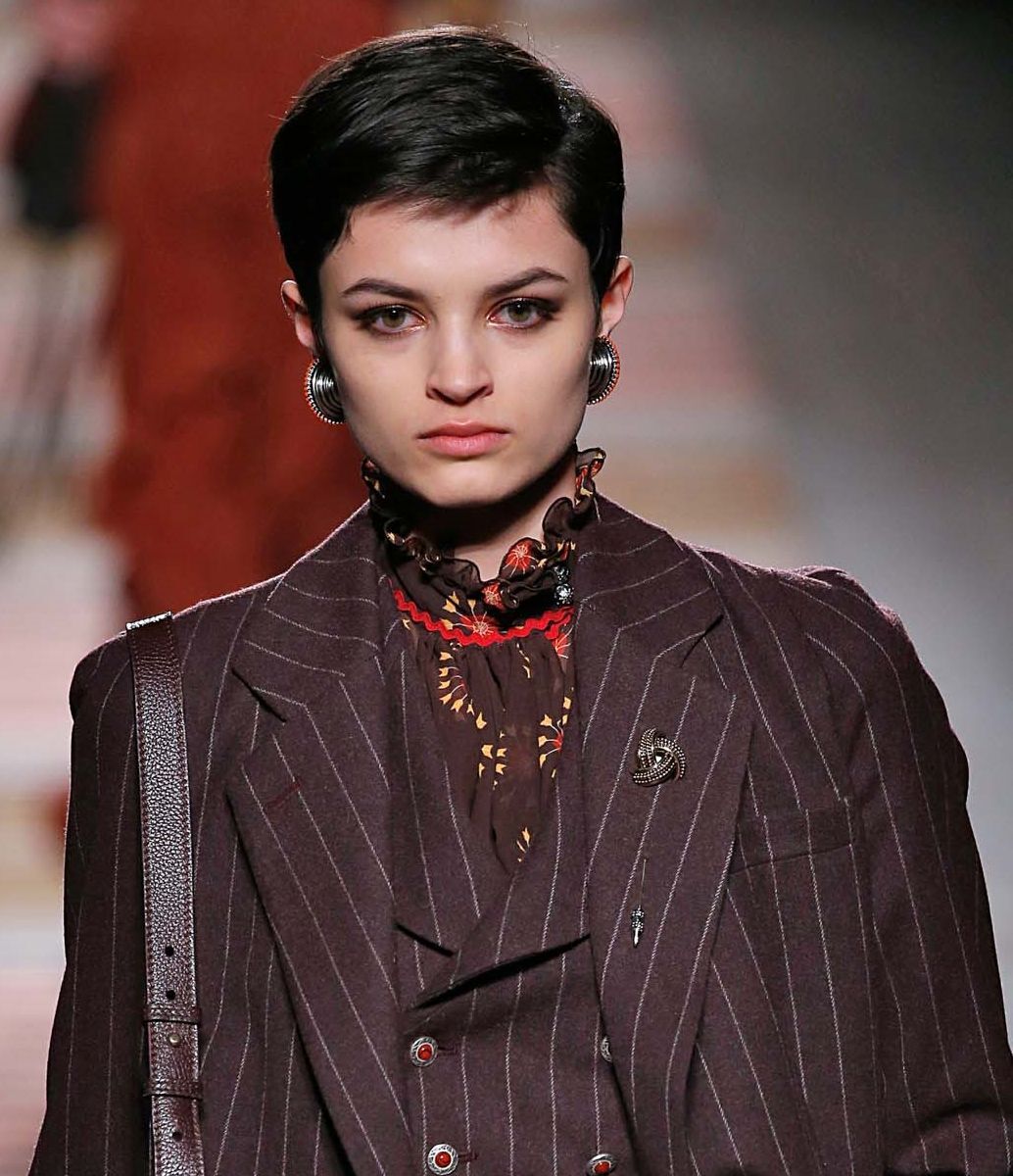 ทรงผมสั้นสไตล์ทอมบอย จาก Etro (Credit: indigitalimages.com)