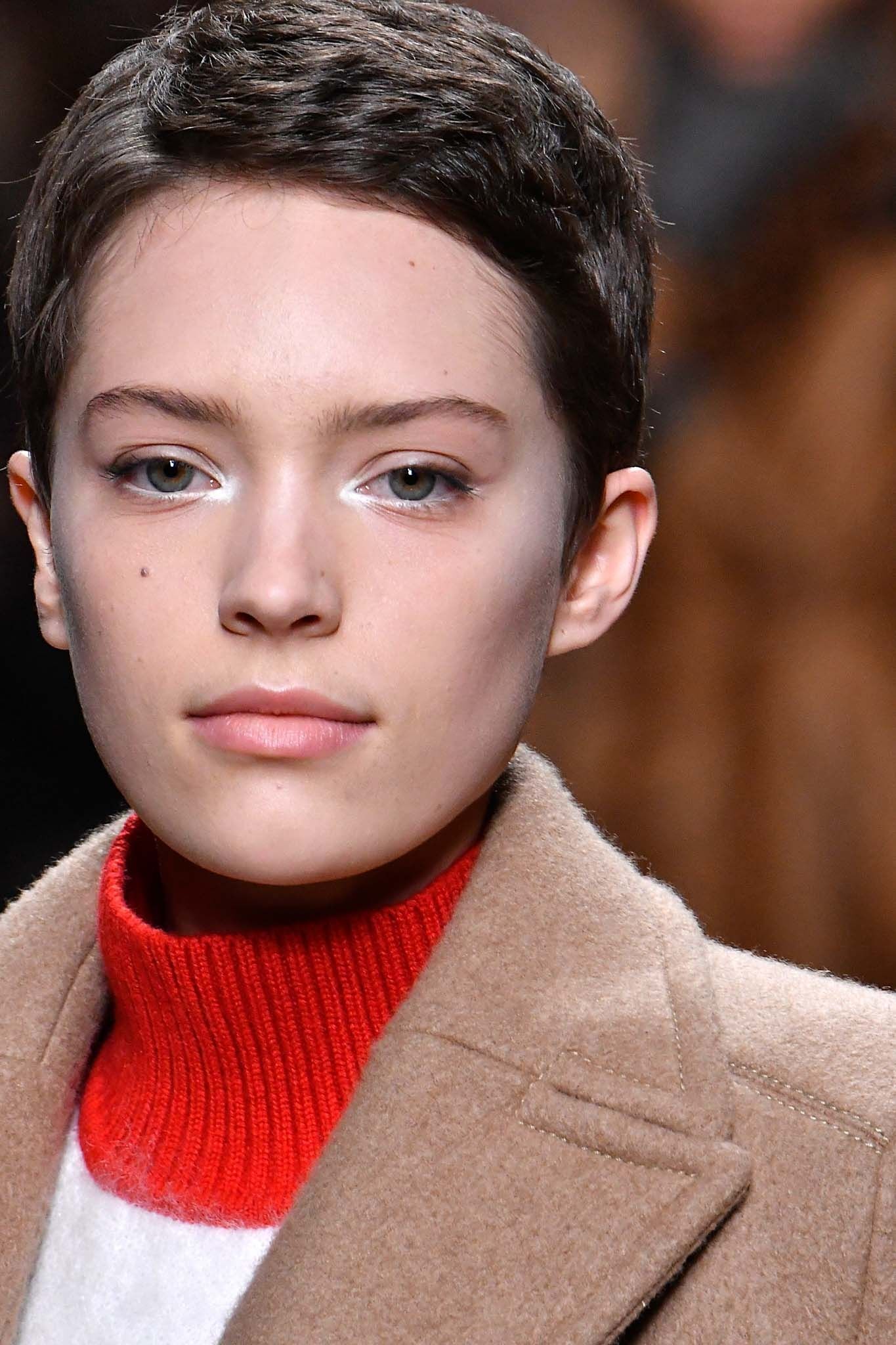 ทรงผมสั้นสไตล์ทอมบอย จาก Fendi (Credit: indigitalimages.com)