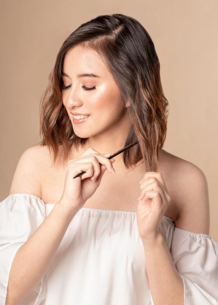 ผู้หญิงเอเชีย ผมสั้น สาธิตวิธีทำผม เปียผมสั้น