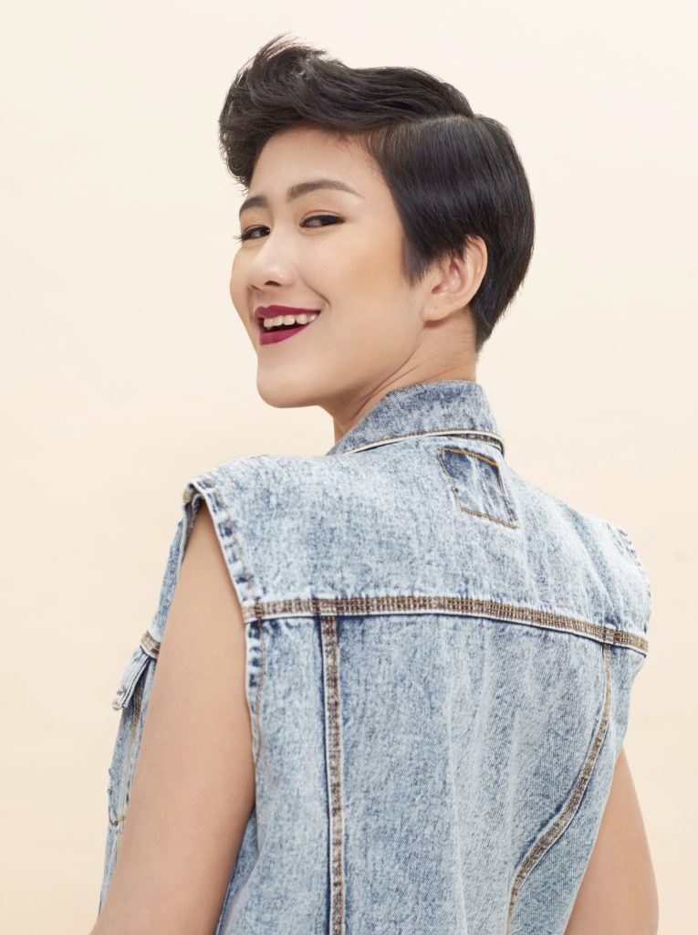 ทรงผมสั้น เซ็ตผมสั้น พิกซี่ Pixie cut เสื้อยีนส์