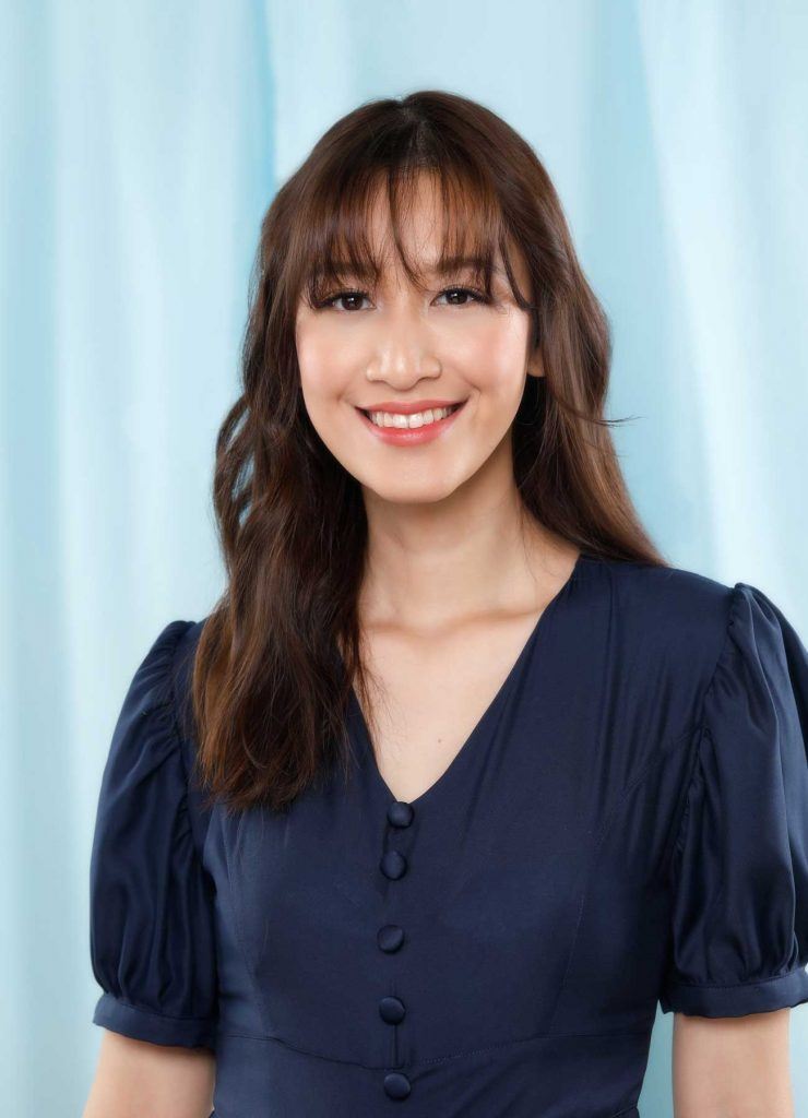 ผู้หญิงเอเชียผมยาวสีดำ