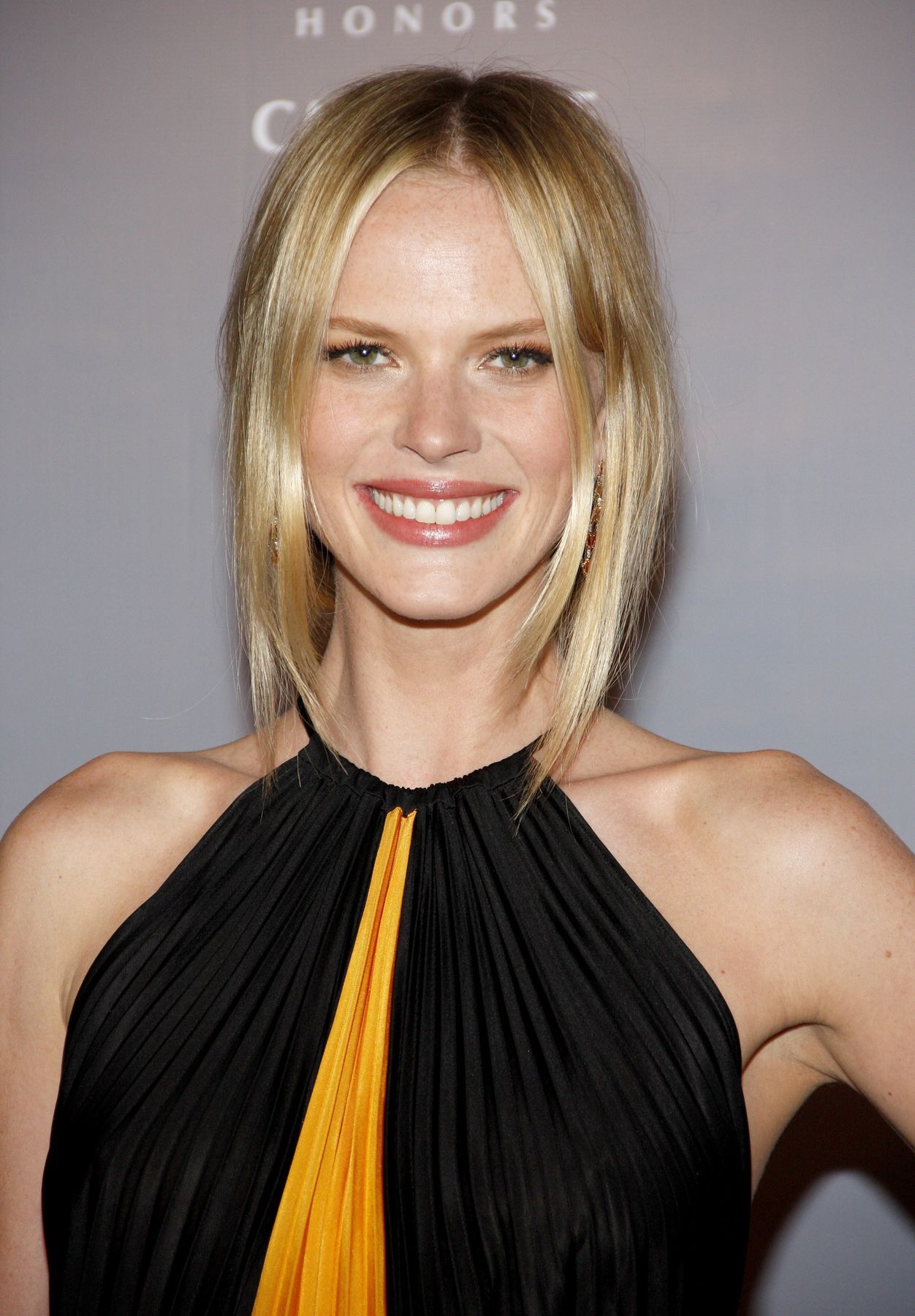 ผมสั้นตรงสไลด์ปลาย (Credit: Rex by Shutterstock)