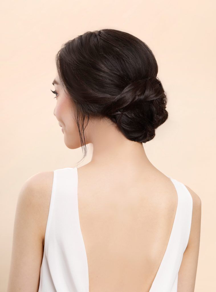 ผู้หญิงเอเชียผมยาวสีดำ ทรงผมเพื่อนเจ้าสาว ทรงผมไปงานแต่ง