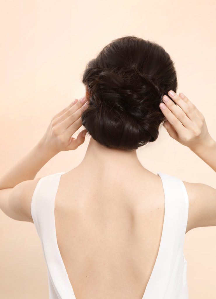 ผู้หญิงเอเชียผมยาวสีดำ ทรงผมเพื่อนเจ้าสาว ทรงผมไปงานแต่ง