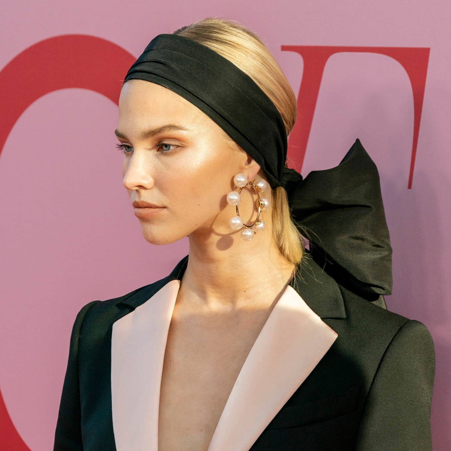 โบว์ดำไซส์บิ้ก (Credit: Rex by Shutterstock)