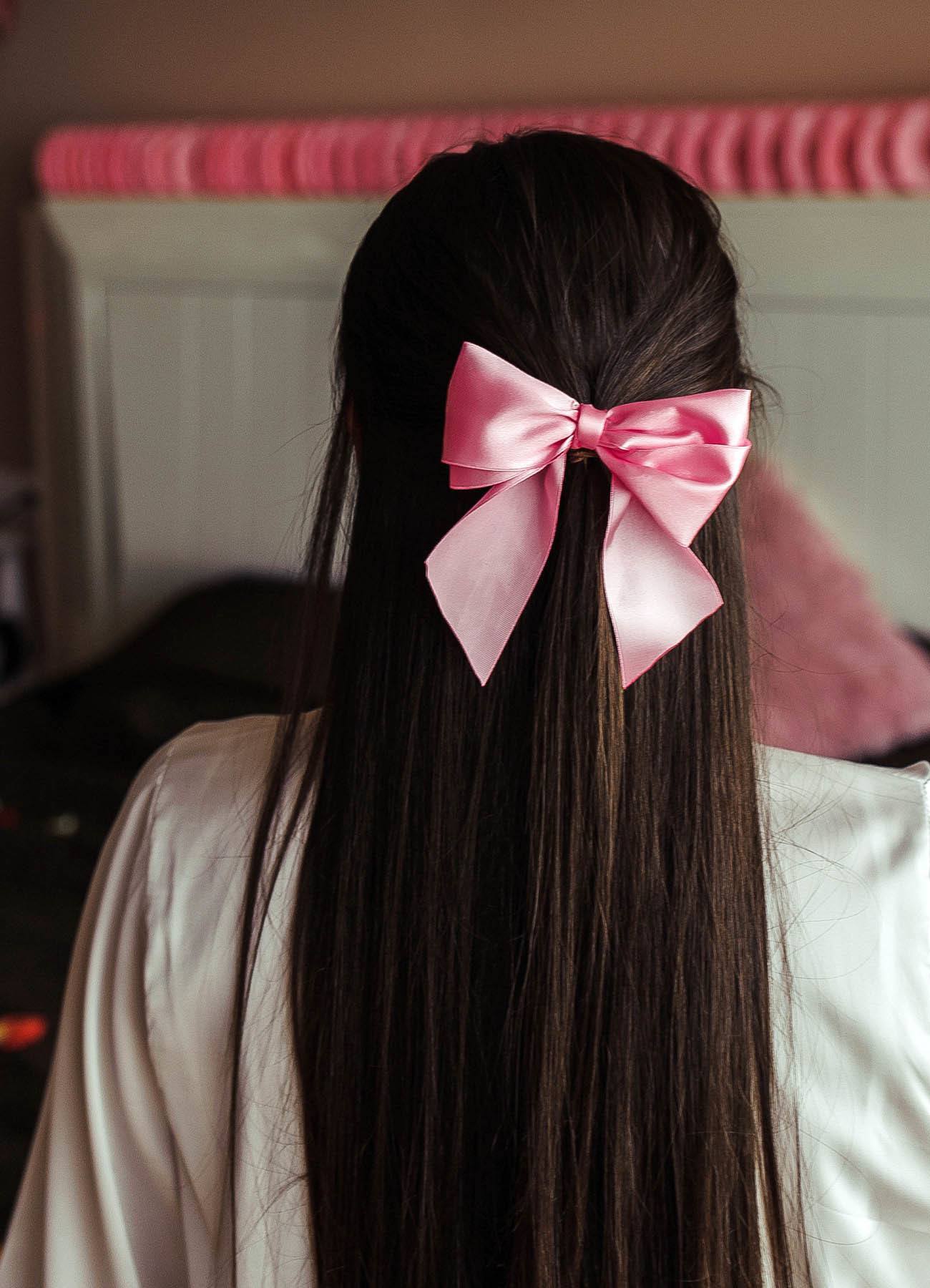 โบว์สีชมพูสดใส (Credit: Rex by Shutterstock)