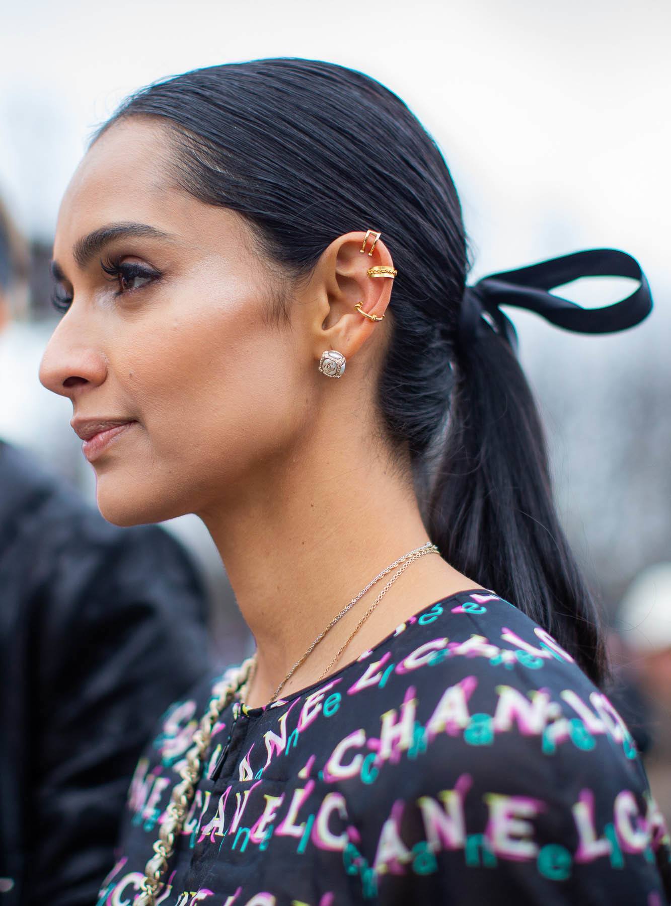 ริบบิ้นดำเรียบหรู (Credit: Rex by Shutterstock)