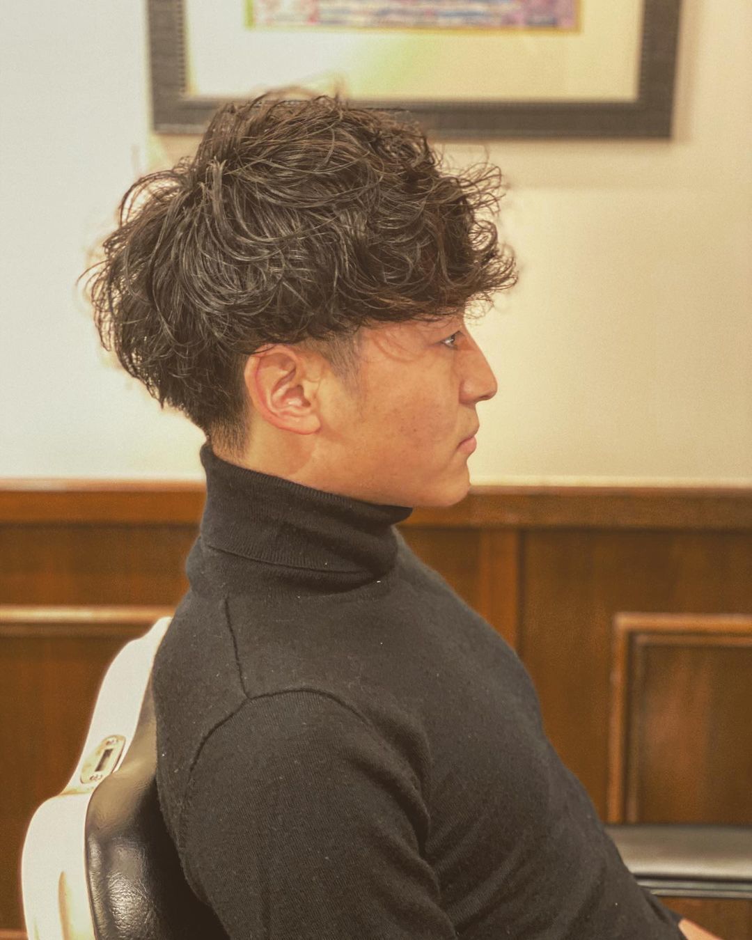 ผู้ชายเอเชียไว้ผมสั้น ผมสีดำ ทรงผมชายไทย