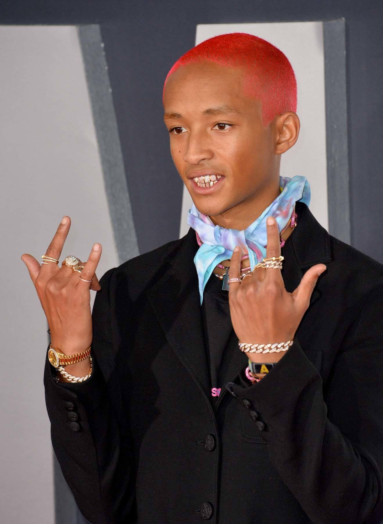 สีชมพูนีออน (Neon Pink) (Credit: Rex by Shutterstock)