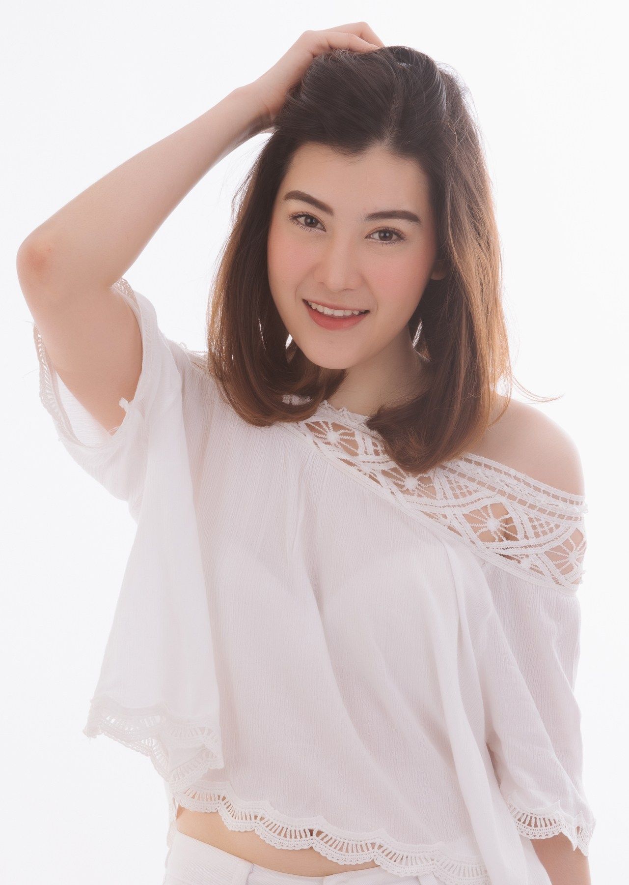 ยืดวอลลุ่มปลายงุ้มตัว C (Credit: Rex by Shutterstock)