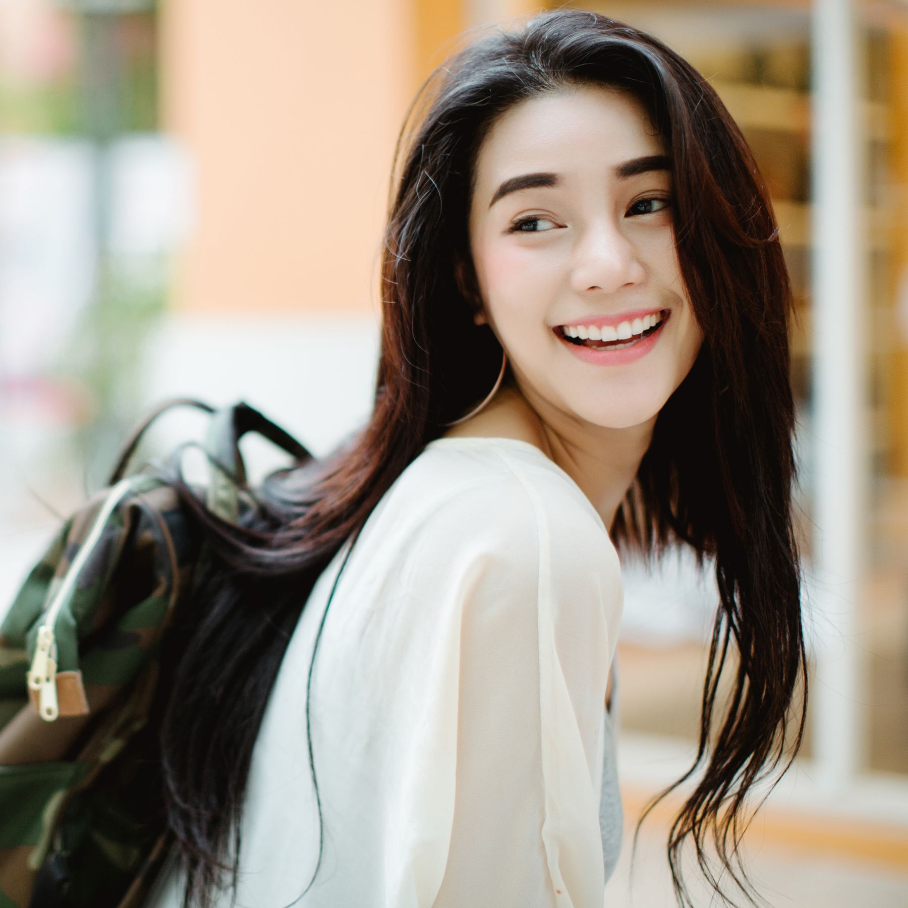 ผมตรงสวยดูพลิ้วไหวเป็นธรรมชาติ(Credit : Shutterstock)