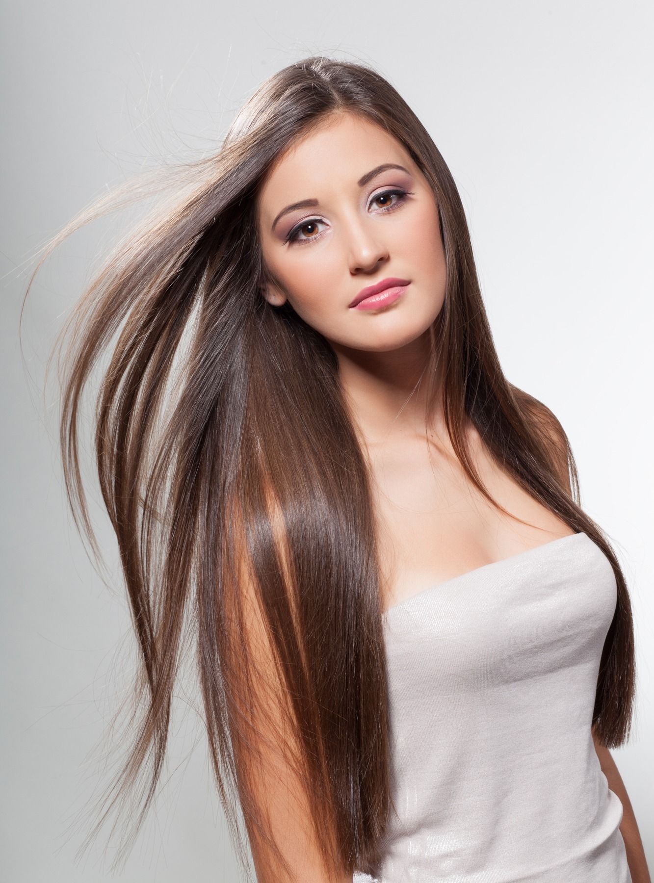 ผู้หญิงฝรั่ง ไว้ผมยาว โชว์ผมสวย ยืดผมเคราติน