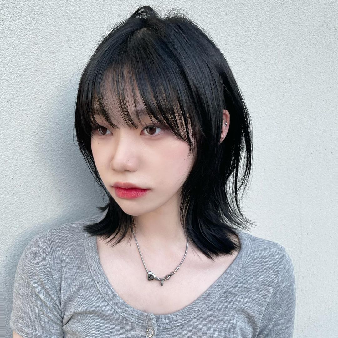 ผู้หญิงเอเชีย ผมสีดำ ผมยาวประบ่า ทรงผมประบ่า