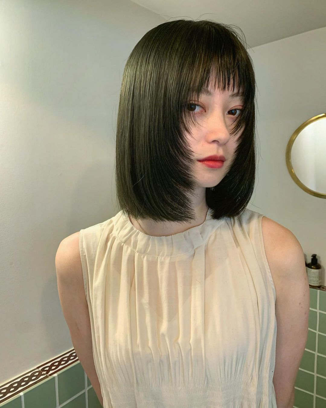 ผู้หญิงเอเชีย ผมสีดำ ผมยาวประบ่า ทรงผมประบ่า