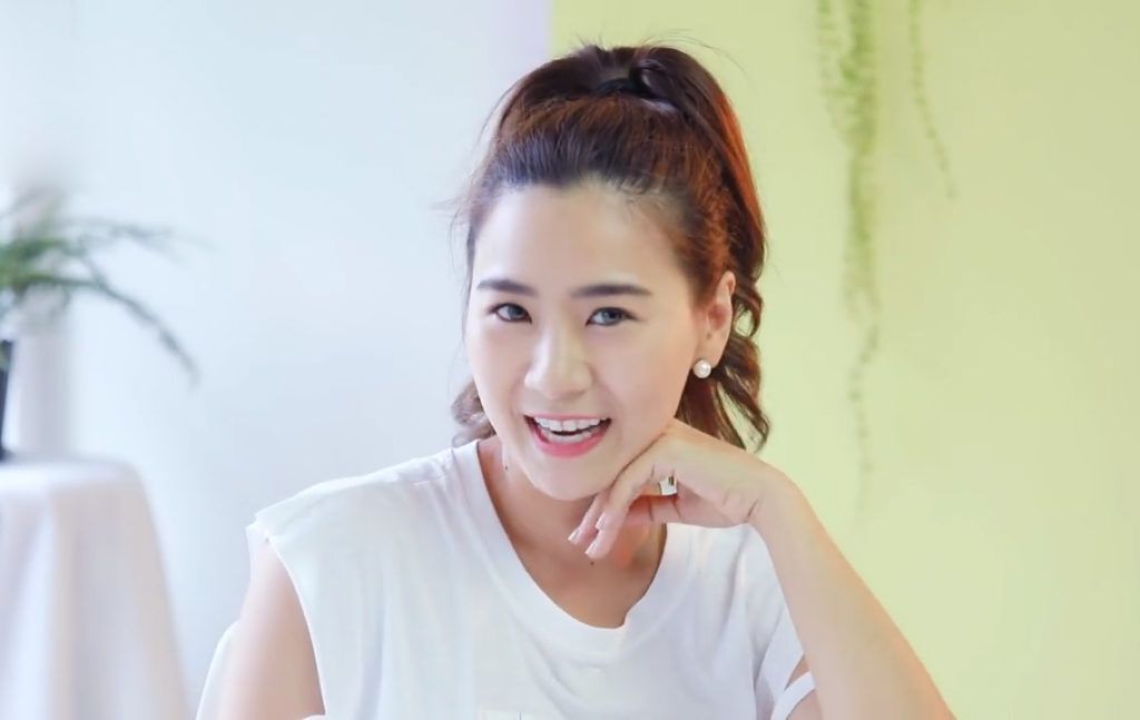 ทรงผมหางม้าติดกิ๊บเก๋ไก๋