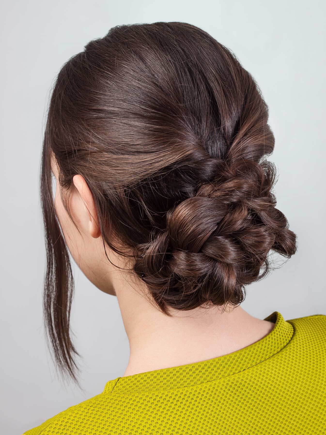 ทรงผมรับปริญญาแบบถักเปีย สวยสุภาพ เรียบร้อย ถูกต้องตามระเบียบมหาวิทยาลัย