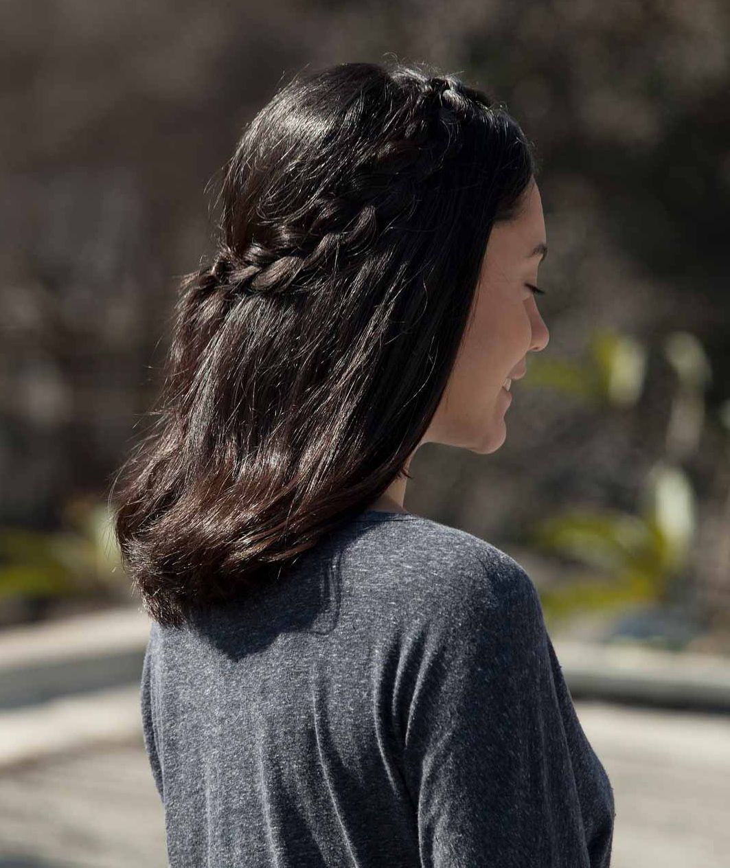 ทรงผมรับปริญญาแบบถักเปีย สวยสุภาพ เรียบร้อย ถูกต้องตามระเบียบมหาวิทยาลัย