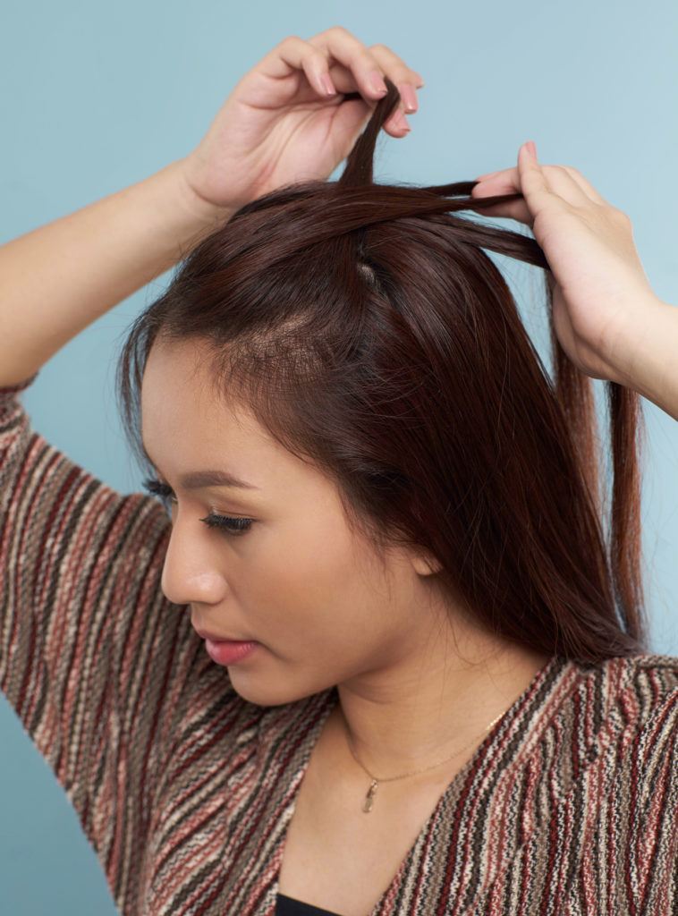 ผู้หญฺิงผมยาว ถักเปียเบี่ยงข้าง