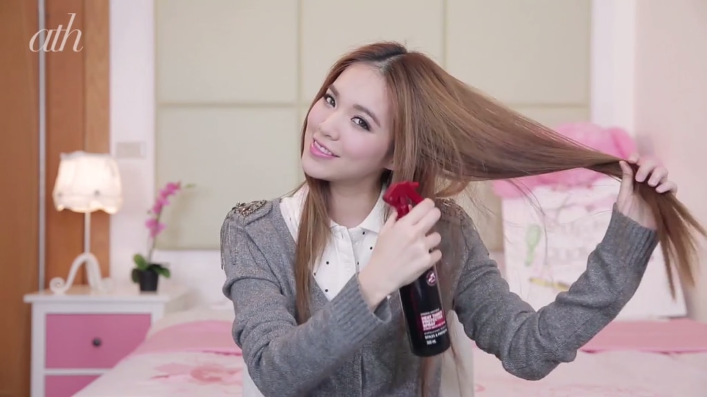 ผู้หญิงเอเชีย ไว้ผมยาว สีน้ำตาล ทำทรงผมถักเปียน่ารักๆ