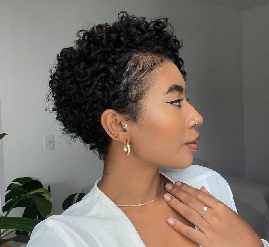 Find a pixie cut that works well with your hair texture. (Instagram.com/isasamico)