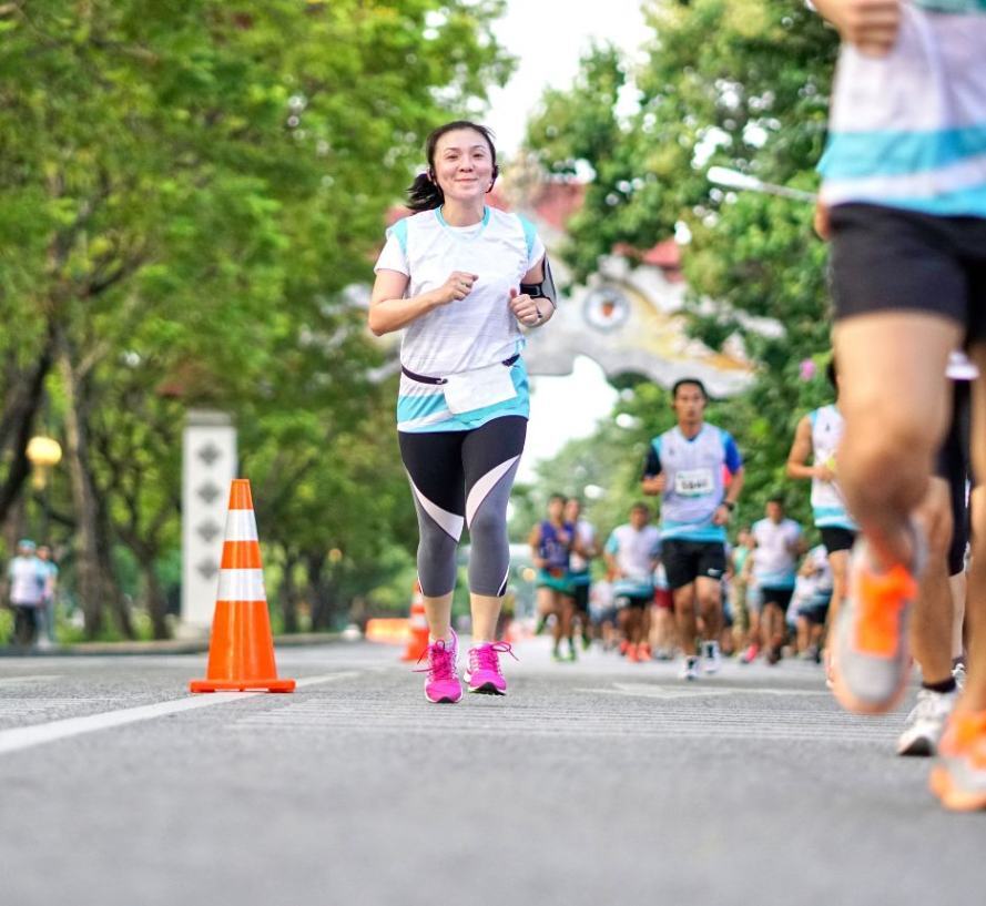 Woman running a marathon.