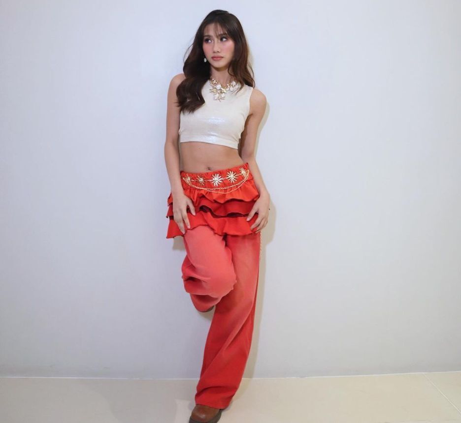 The new way to skirts over pants: less baggy and more swaggy. (Instagram.com/bini_ph)